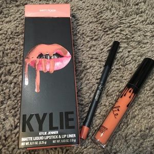 Kylie Jenner Lipstick & lipliner
